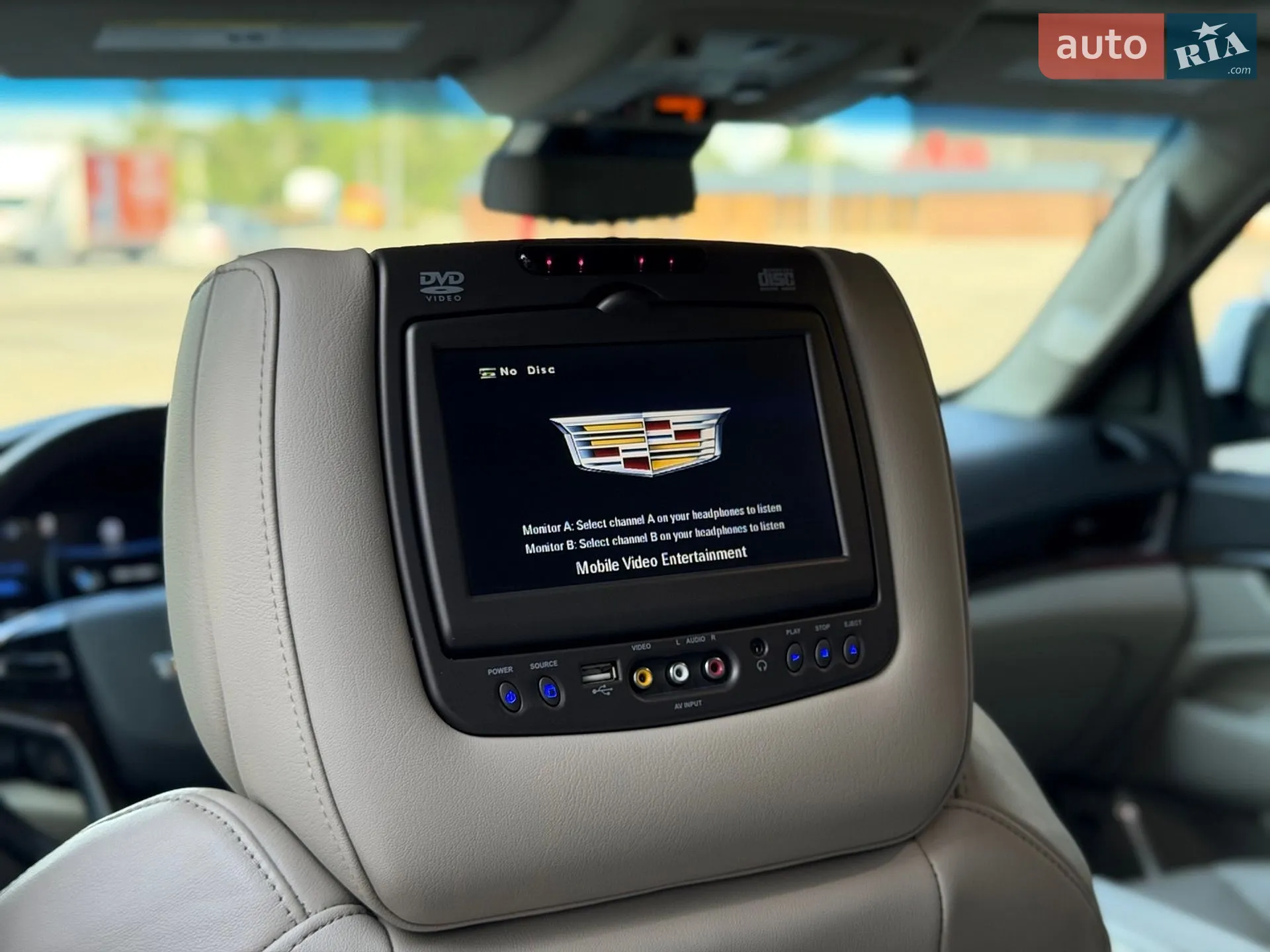 2018 Cadillac Escalade - мініатюра 36