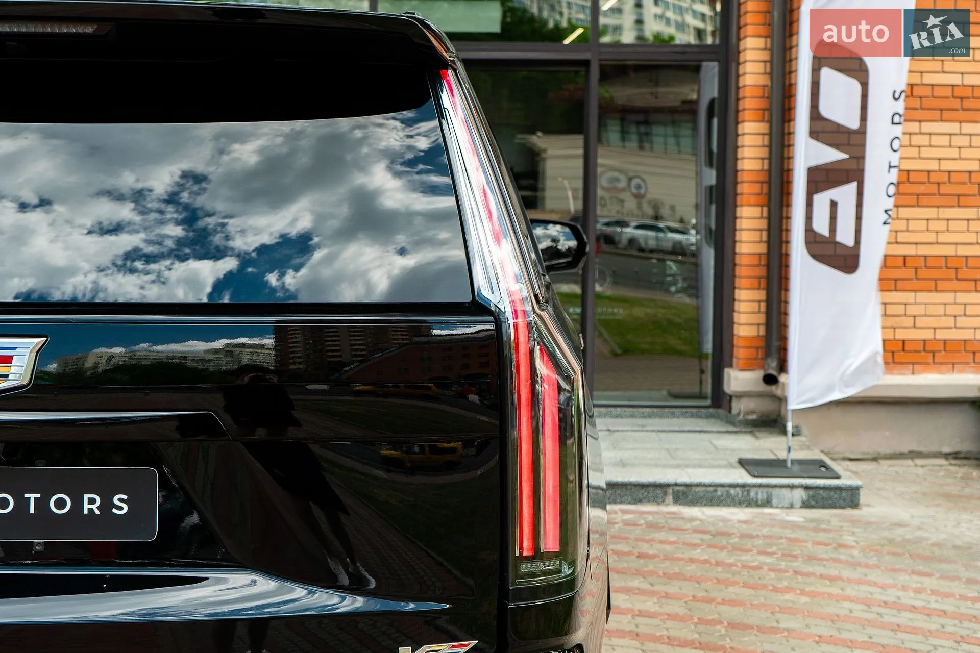 2026 Cadillac Escalade - мініатюра 12
