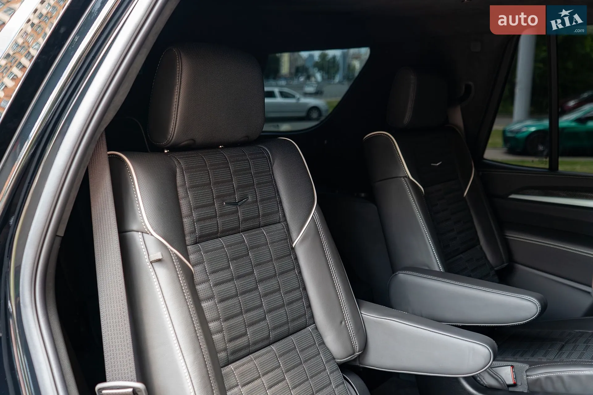 2026 Cadillac Escalade - мініатюра 68