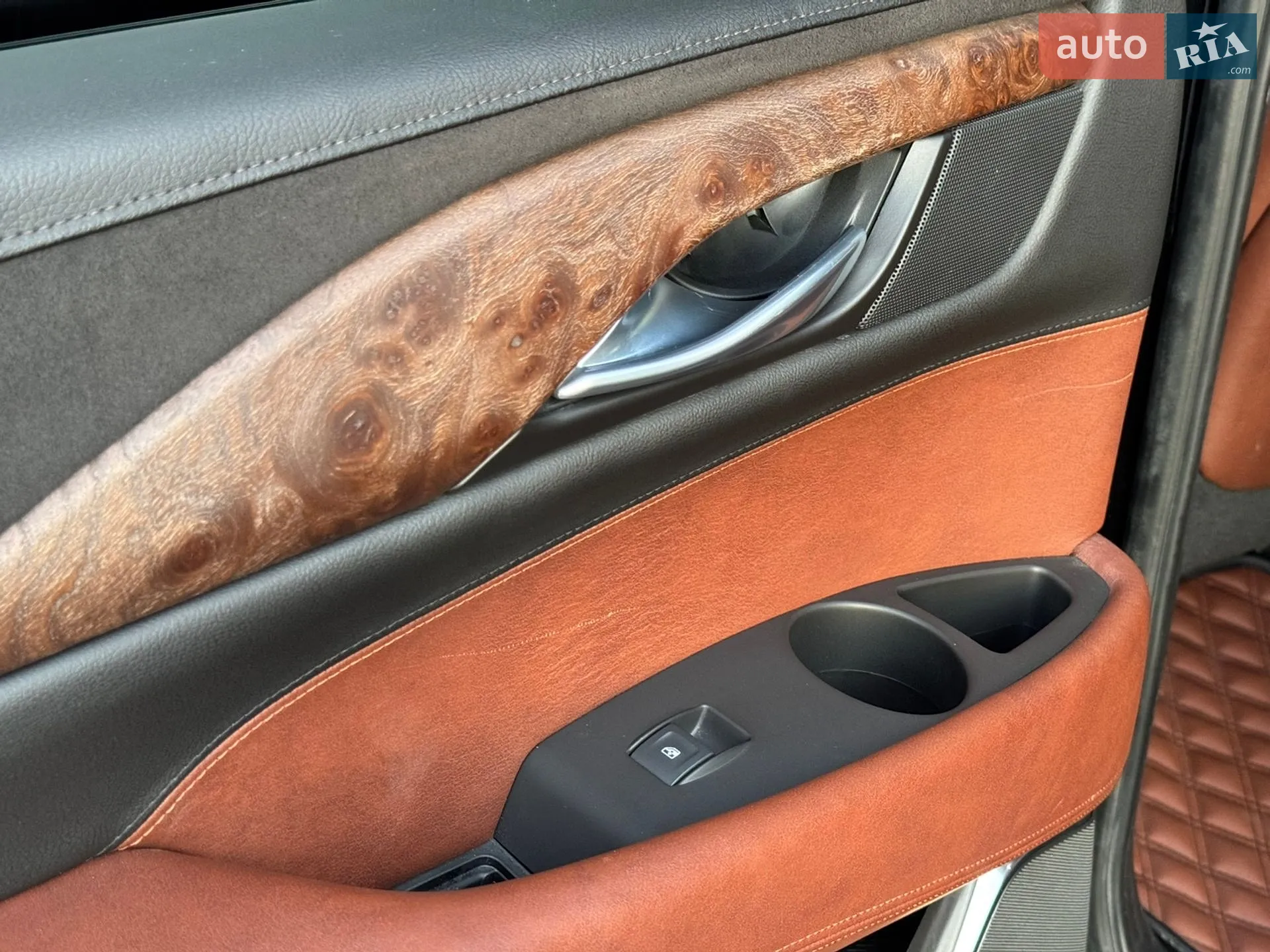 2015 Cadillac Escalade - мініатюра 23