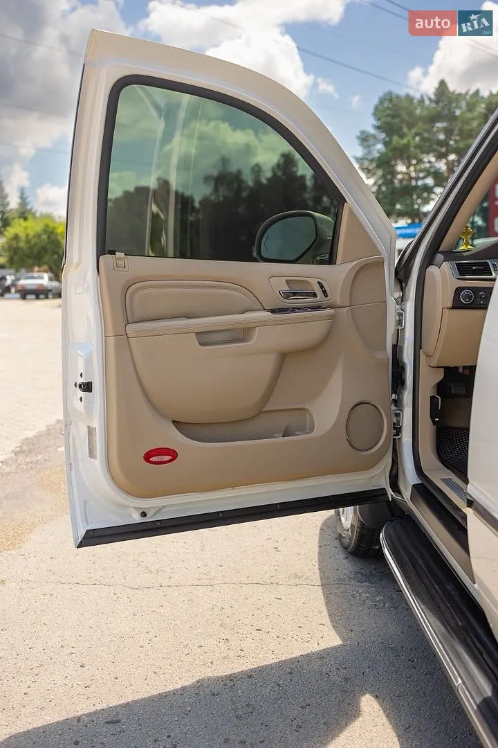 2012 Cadillac Escalade - мініатюра 18