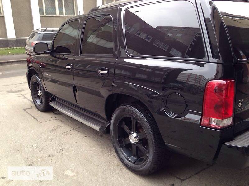 Внедорожник / Кроссовер Cadillac Escalade 2004 в Киеве