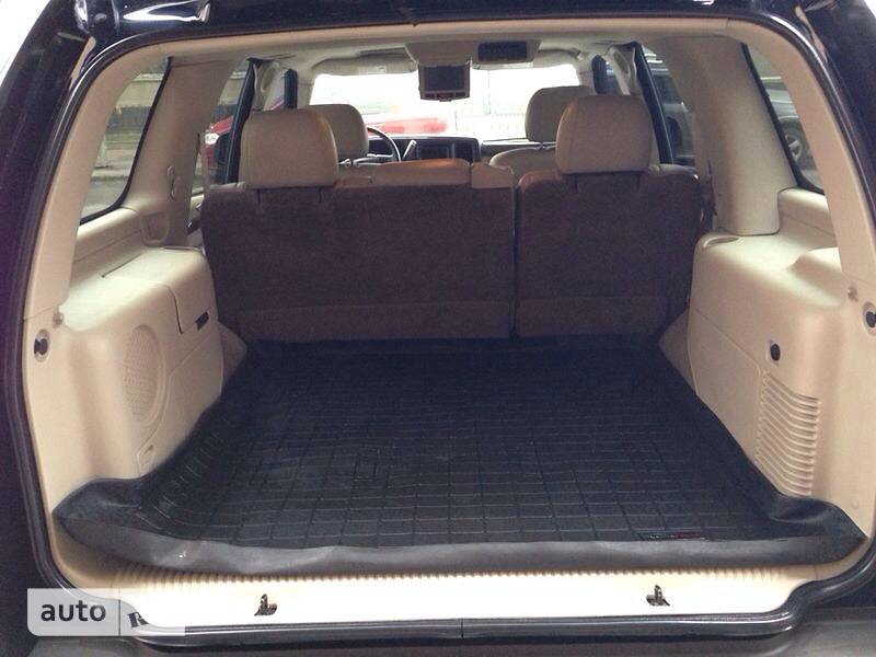 Внедорожник / Кроссовер Cadillac Escalade 2004 в Киеве