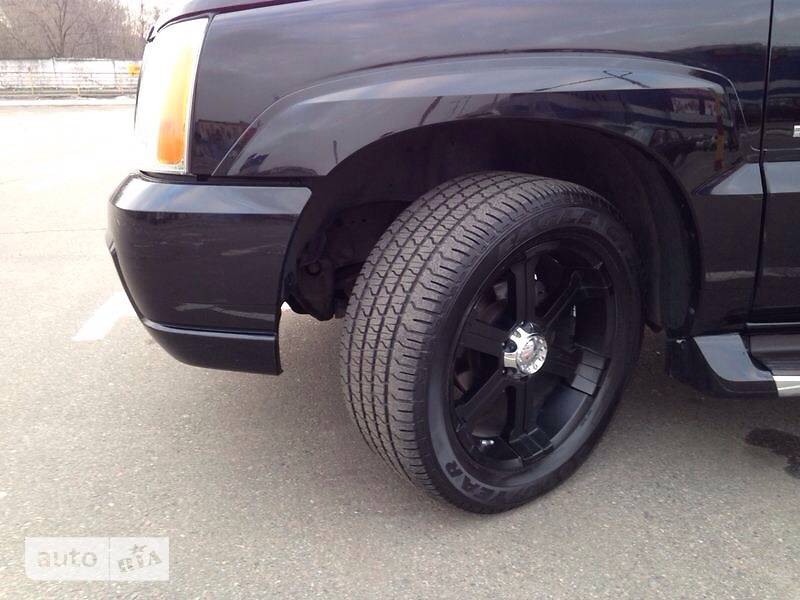 Внедорожник / Кроссовер Cadillac Escalade 2004 в Киеве