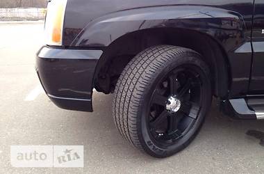 Внедорожник / Кроссовер Cadillac Escalade 2004 в 