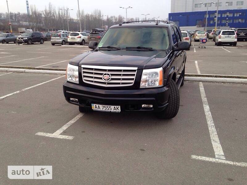 Внедорожник / Кроссовер Cadillac Escalade 2004 в Киеве
