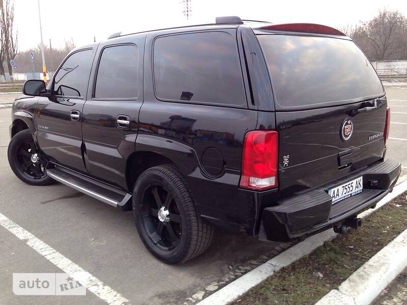 Внедорожник / Кроссовер Cadillac Escalade 2004 в Киеве