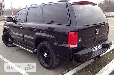 Внедорожник / Кроссовер Cadillac Escalade 2004 в 