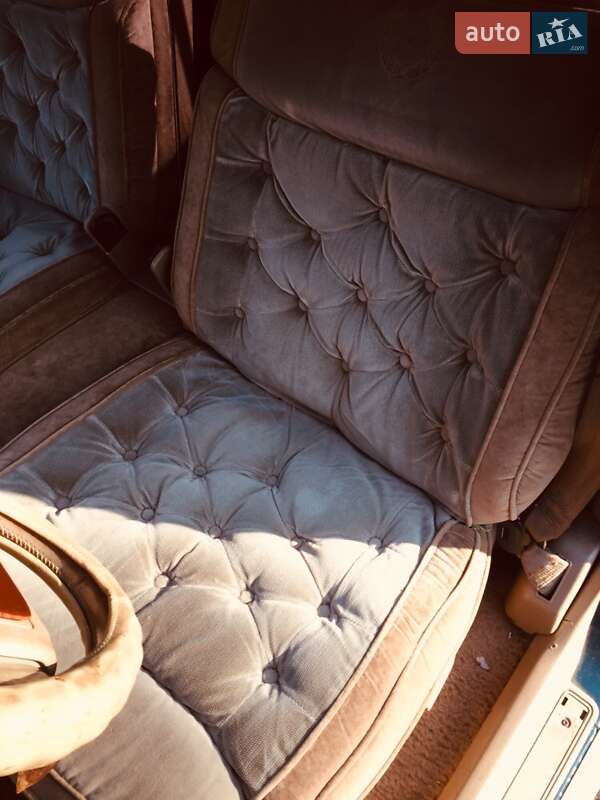 Седан Cadillac Fleetwood 1990 в Ровно