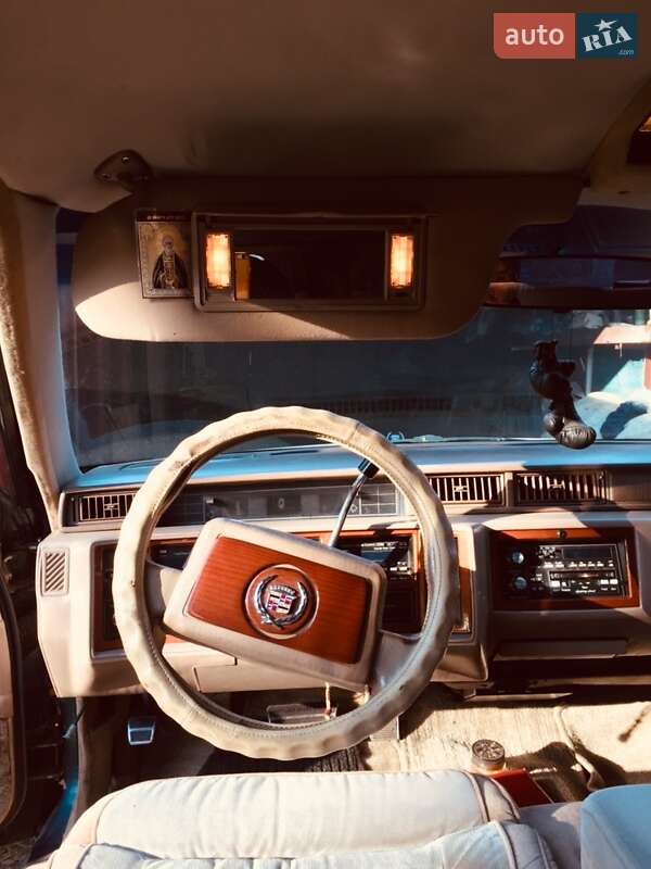 Седан Cadillac Fleetwood 1990 в Ровно
