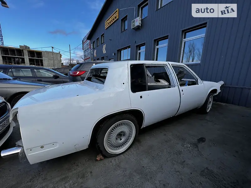 Cadillac Fleetwood 1990