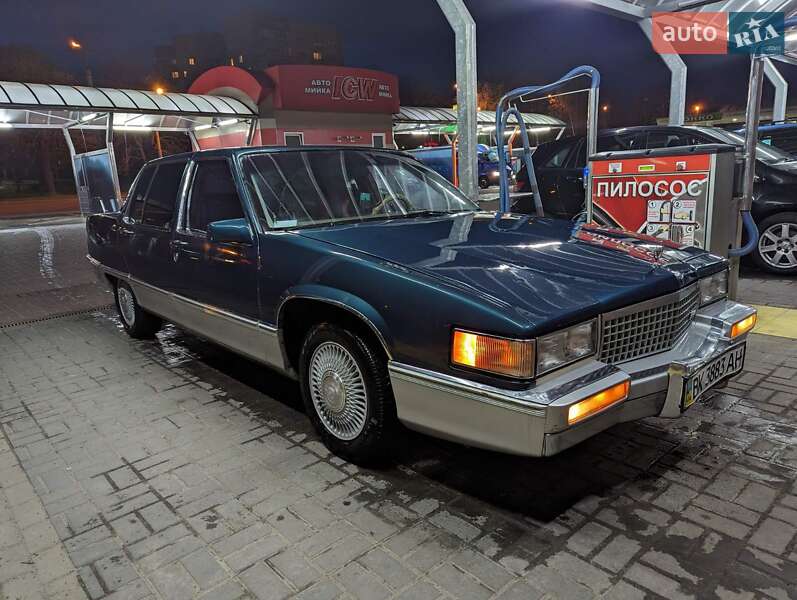Cadillac Fleetwood 1990