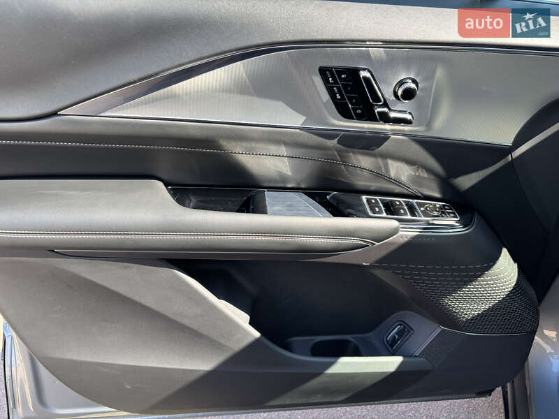 Внедорожник / Кроссовер Cadillac Lyriq 2023 в Житомире