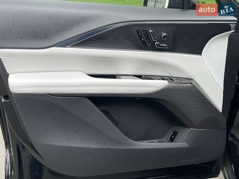 Внедорожник / Кроссовер Cadillac Lyriq 2023 в Киеве