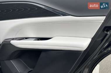 Внедорожник / Кроссовер Cadillac Lyriq 2023 в 