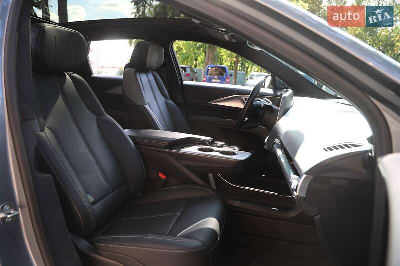 Внедорожник / Кроссовер Cadillac Lyriq 2024 в Харькове