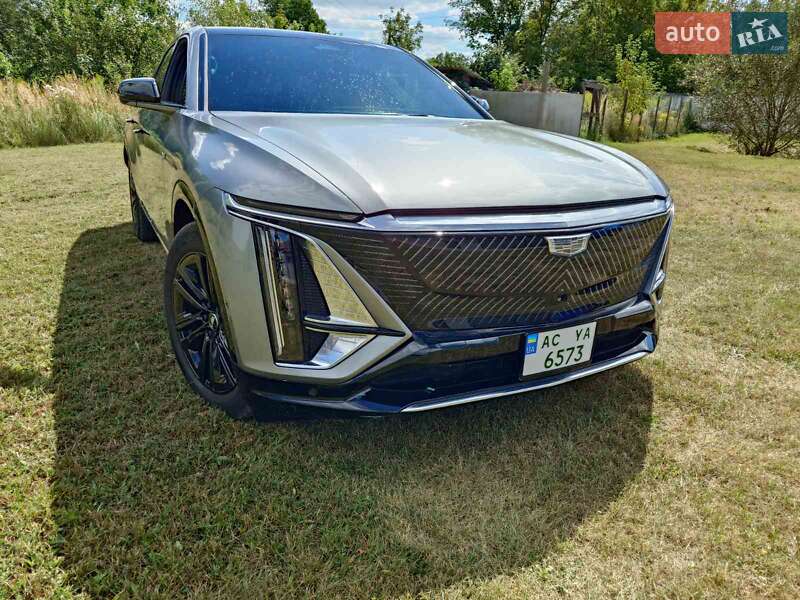 Фастбэк Cadillac Lyriq 2023 в 