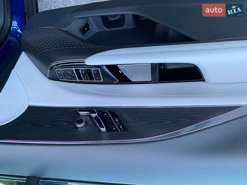 Внедорожник / Кроссовер Cadillac Lyriq 2023 в Ровно