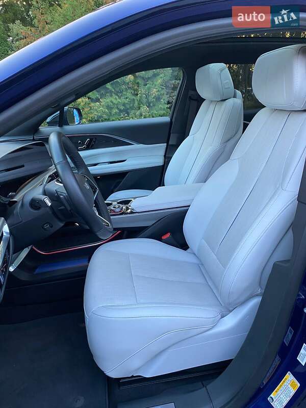 Внедорожник / Кроссовер Cadillac Lyriq 2023 в Ровно