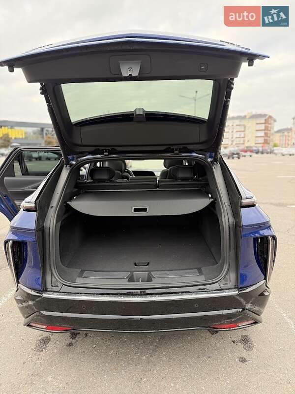 Внедорожник / Кроссовер Cadillac Lyriq 2023 в Киеве