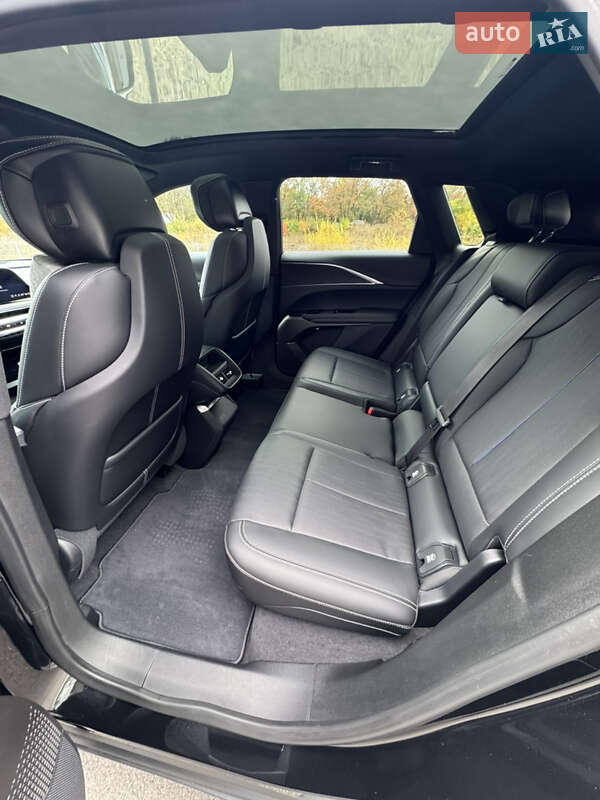 Універсал Cadillac Lyriq 2023 в Дніпрі фото 19 Універсал Cadillac Lyriq 2023 в Дніпрі