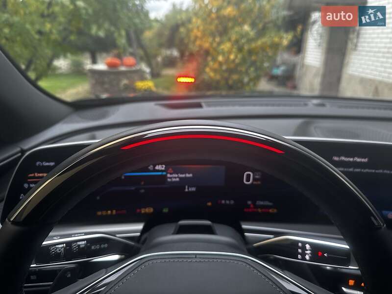 Позашляховик / Кросовер Cadillac Lyriq 2023 в Києві фото 8 Позашляховик / Кросовер Cadillac Lyriq 2023 в Києві