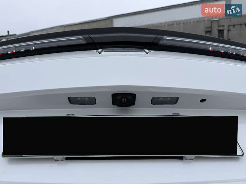 Лифтбек Cadillac Lyriq 2024 в Львове