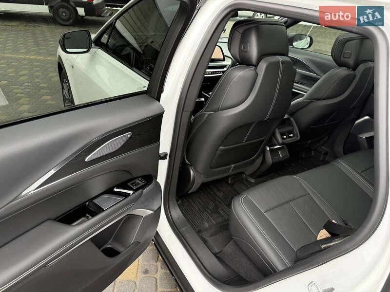 Лифтбек Cadillac Lyriq 2024 в Львове