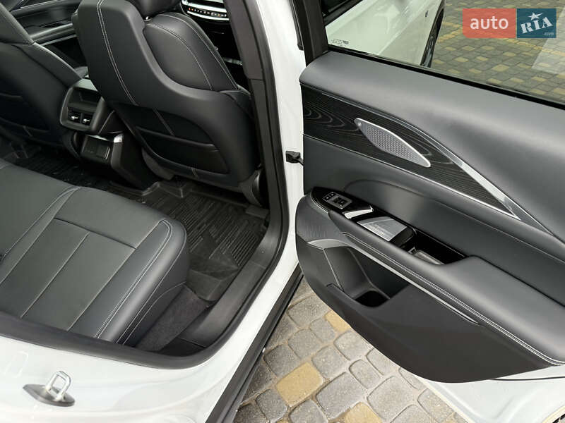 Лифтбек Cadillac Lyriq 2024 в Львове