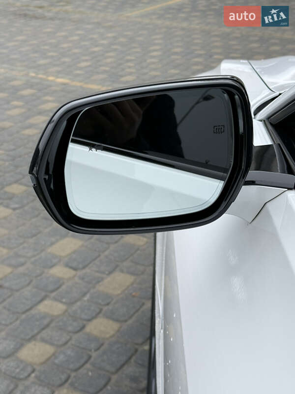 Лифтбек Cadillac Lyriq 2024 в Львове