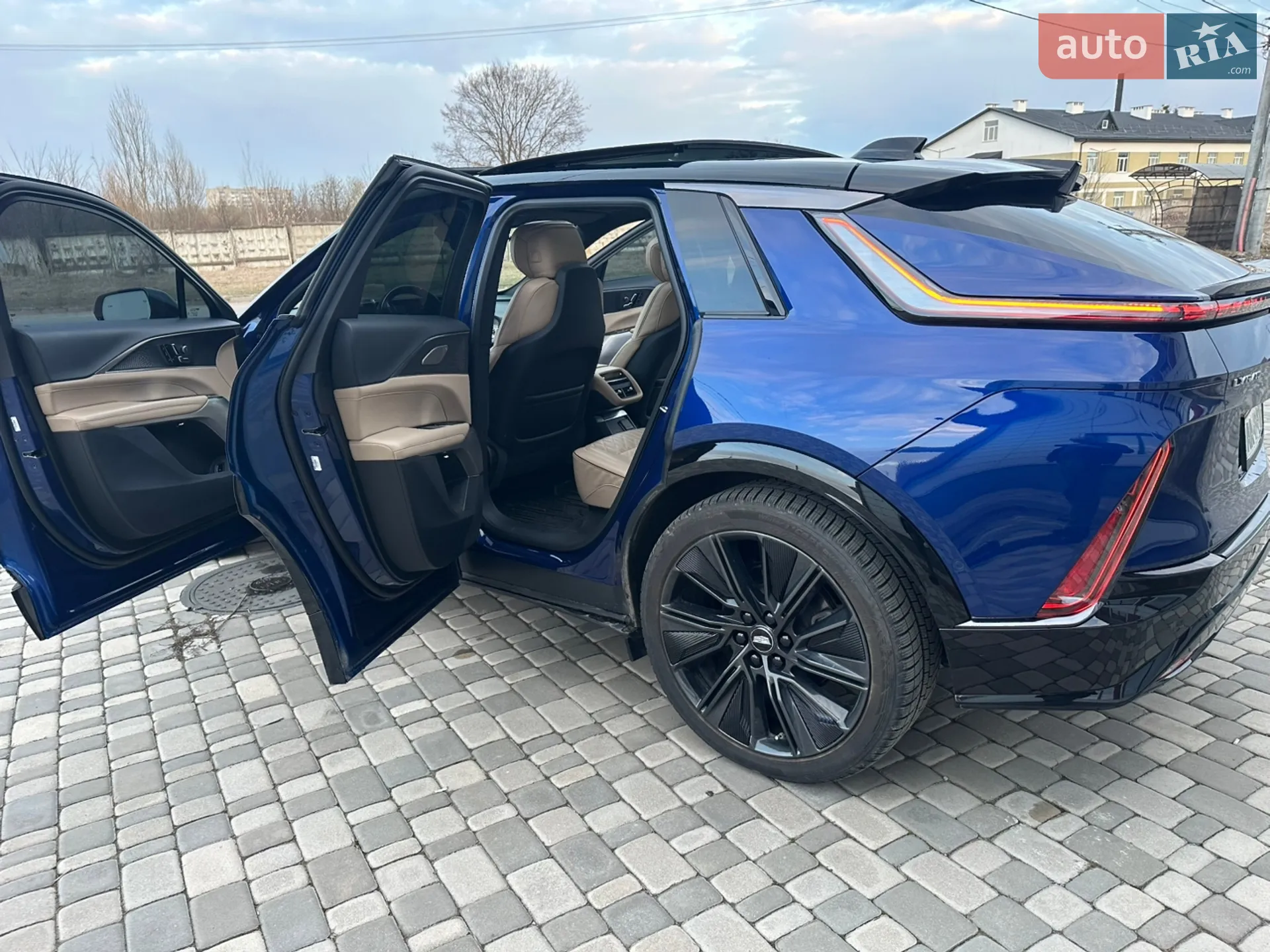 2023 Cadillac Lyriq - мініатюра 19