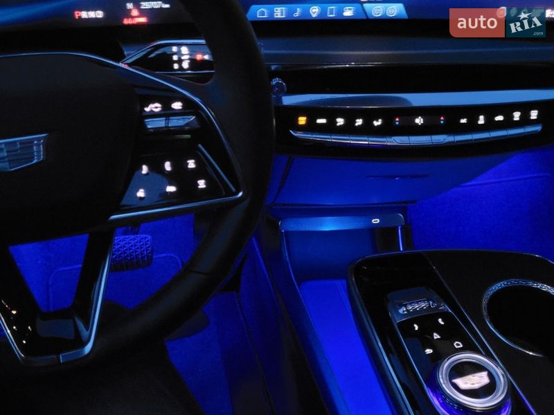 Внедорожник / Кроссовер Cadillac Lyriq 2024 в Киеве