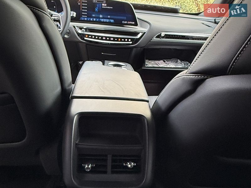 Внедорожник / Кроссовер Cadillac Lyriq 2024 в Новояворовске