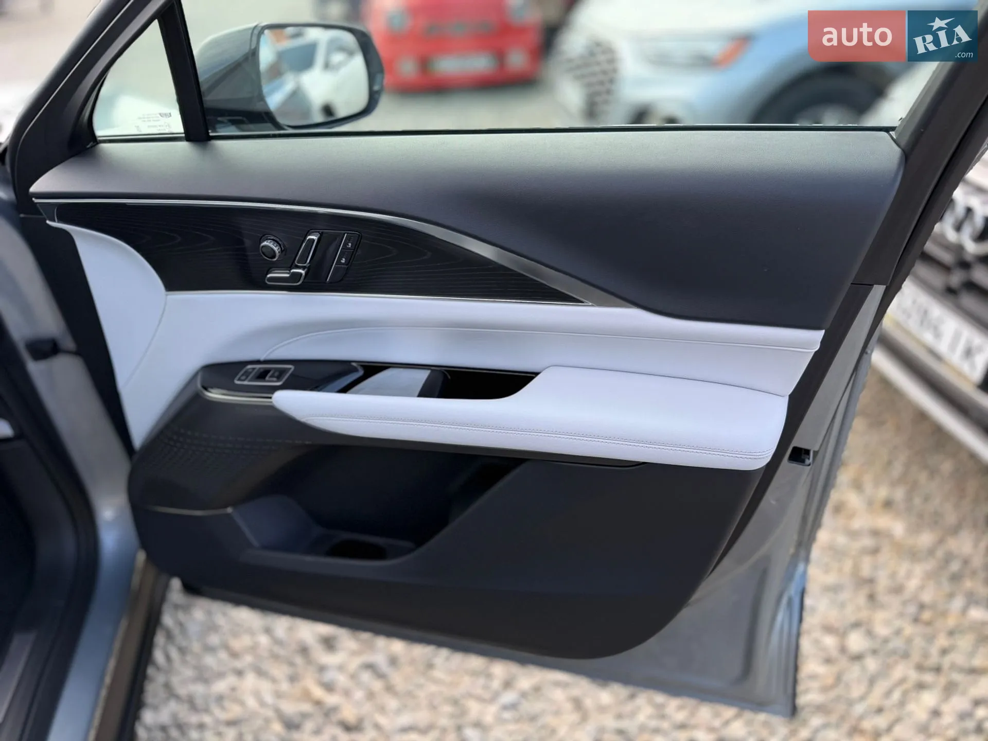 2024 Cadillac Lyriq - мініатюра 24