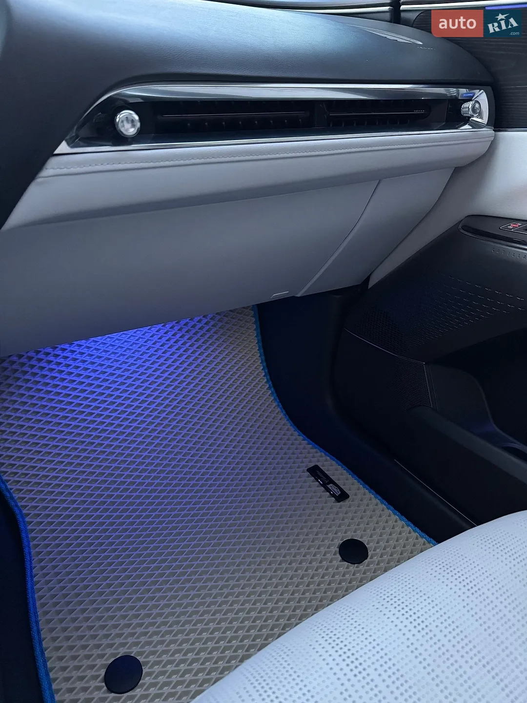 2023 Cadillac Lyriq - мініатюра 10