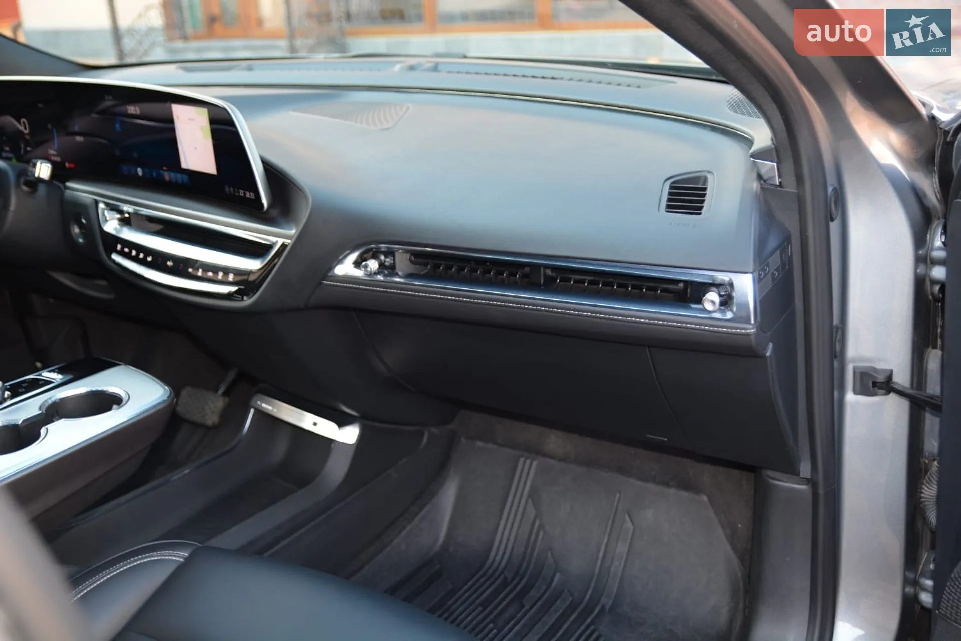 2023 Cadillac Lyriq - мініатюра 17