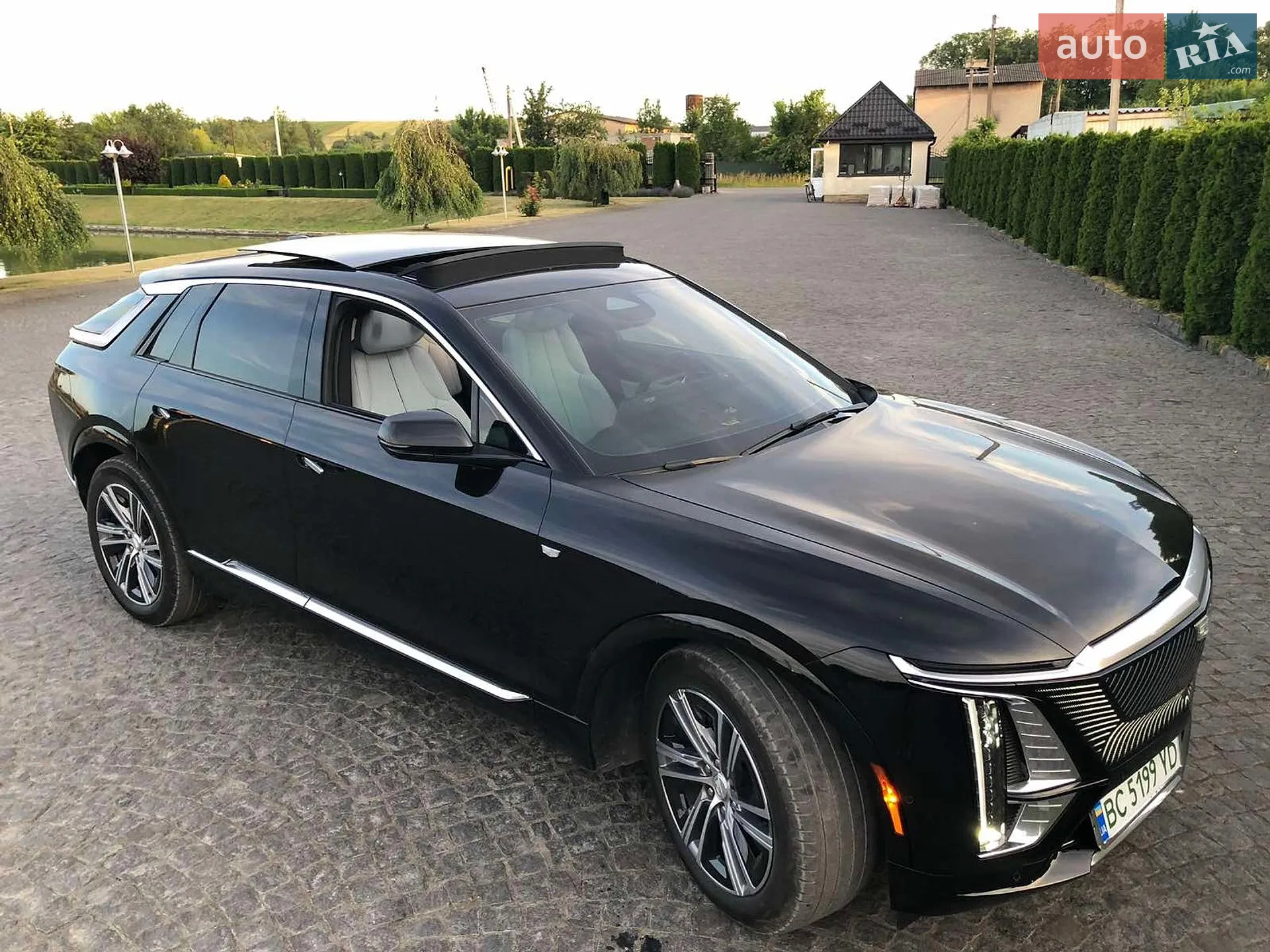 2024 Cadillac Lyriq - мініатюра 8