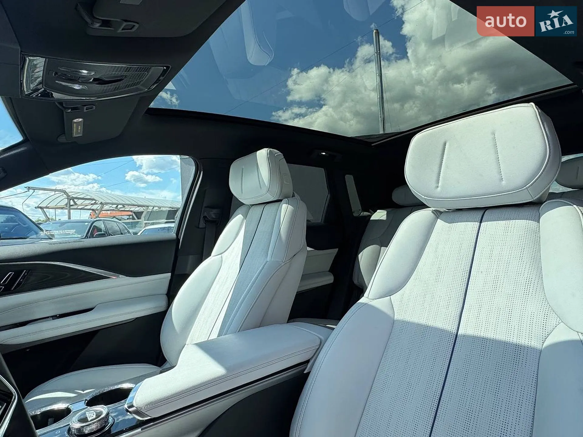 2024 Cadillac Lyriq - мініатюра 23