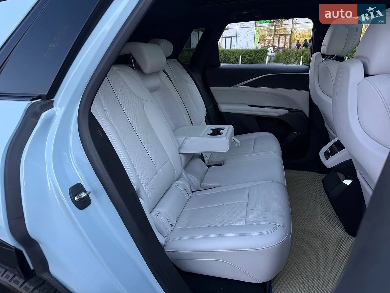 2023 Cadillac Lyriq - мініатюра 15