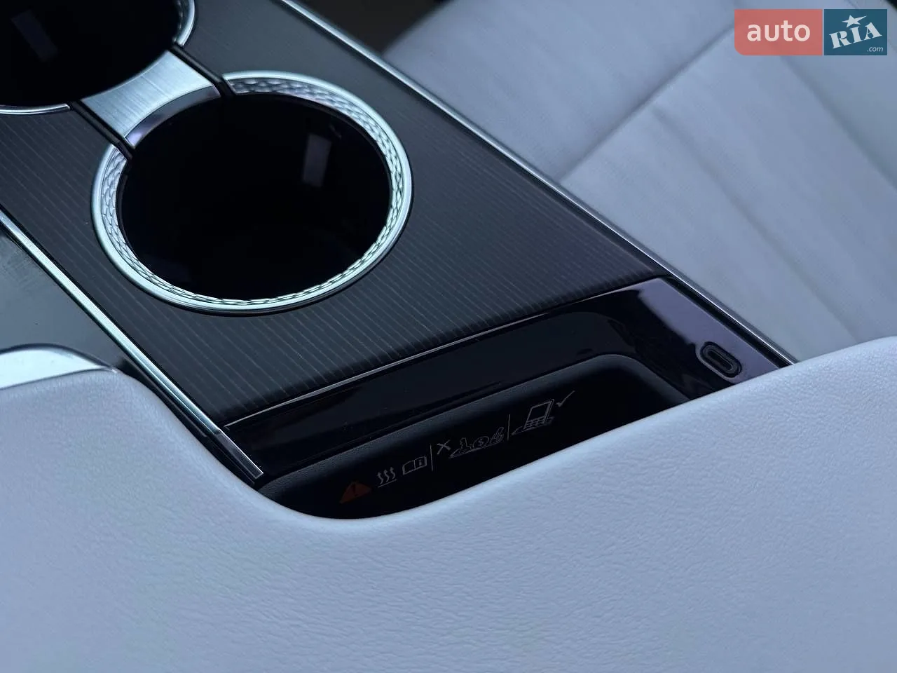 2023 Cadillac Lyriq - мініатюра 25