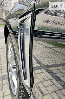 Позашляховик / Кросовер Cadillac SRX 2013 в Києві