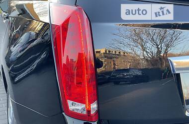Внедорожник / Кроссовер Cadillac SRX 2010 в 