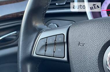 Внедорожник / Кроссовер Cadillac SRX 2010 в 