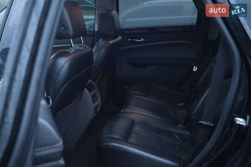 Позашляховик / Кросовер Cadillac SRX 2011 в Городку