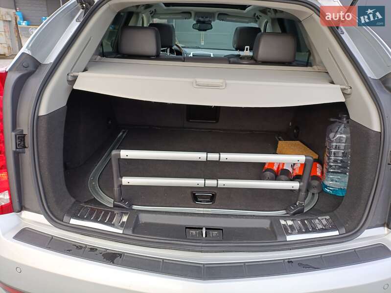 Позашляховик / Кросовер Cadillac SRX 2011 в Броварах