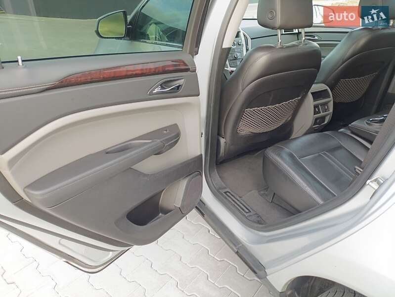 Позашляховик / Кросовер Cadillac SRX 2011 в Броварах