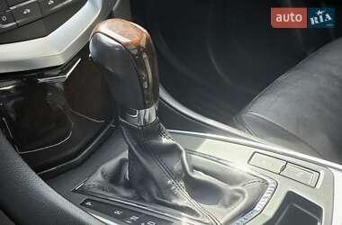 Внедорожник / Кроссовер Cadillac SRX 2010 в 
