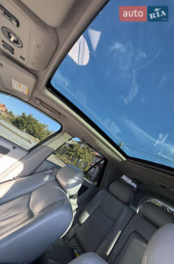 Позашляховик / Кросовер Cadillac SRX 2004 в 