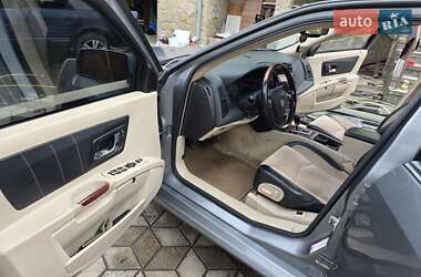 Позашляховик / Кросовер Cadillac SRX 2004 в 