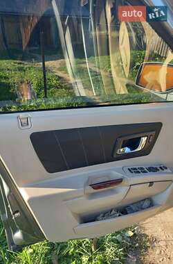 Позашляховик / Кросовер Cadillac SRX 2004 в 